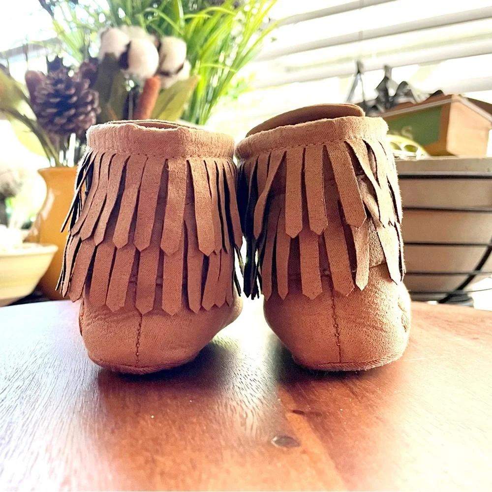 LUCKY BRAND Infant Moccasin - Crib Shoes Sz 4 - Double Row Fringe - Tan
